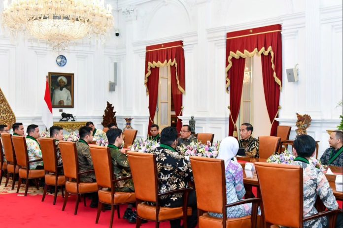 Suasana pertemuan Presiden Jokowi dan delegasi PB HMI di Istana kepresidenan. Sumber: Dok. Ig@jokowi