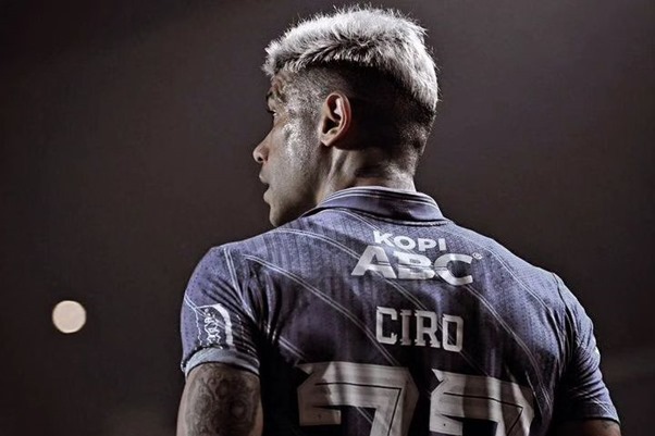 Pemain andalan Persib Bandung, Ciro Alves cukup menarik perhatian publik sejak beberapa waktu terakhir. Sumber-Instagram @ciroalves